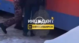 In Novosibirsk, the bus driver, along with the conductor, swore and beat the passenger