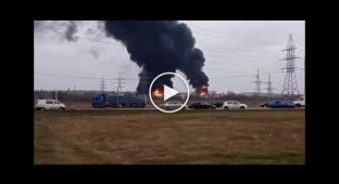 Еще кадры пожара на нефтебазе в Белгороде