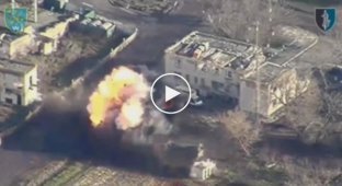 РСЗО HIMARS уничтожает российскую технику и живую силу на левом берегу Херсонской области
