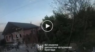 Warriors of the 82nd Airborne Shattered Brigade destroyed a group of Russian infantry in Volchansk