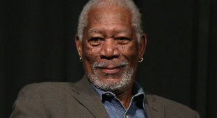 Morgan Freeman explained why he wears gold earrings (6 photos)