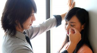Японки теперь могут нанять человека, который будет вытирать им слезы на работе (4 фото)