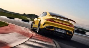 Chinese electric car Xiaomi SU7 Ultra broke the Porsche Taycan record (3 photos + 1 video)
