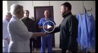 Зеленский посетил в больнице семью мирных жителей, пострадавших от обстрела в Ворзеле