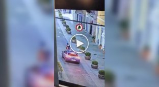 В Италии мигрант попытался спровоцировать полицию