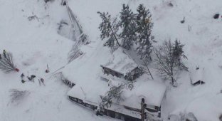 В итальянском отеле из-за схода лавины погибли 30 человек (7 фото)
