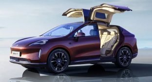 New Chinese electric car GAC Hyper HT with doors opening in the style of Tesla Model X (3 photos + 1 video)