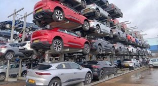 The Sad Ending of the Jaguar I-Pace - Thousands of Cars Are Being Scrapped (3 Photos)