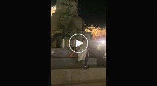 Drunks pester the monument, karma caught up