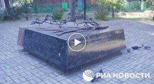 Коллаборанты уничтожили в Мариуполе памятник жертвам Голодомора и радостно об этом отчитались