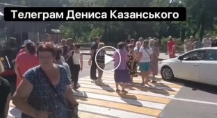 Residents of occupied Donetsk blocked one of the streets and demand water and better living conditions