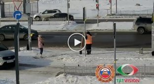 Where are you, boy: in Nizhnekamsk, a second-grader tried to cross the road on a red