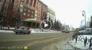 You will not leave! Hitting a pedestrian in Tyumen (mat)