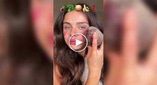 Девушка накрасилась продуктами из холодильника