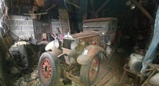 В старом сарае обнаружили эвакуатор, сделанный из лимузина Packard 1928 года (4 фото)