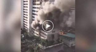 Обезумевший кореец поджег огнеметом многоэтажку, заставив жильцов прыгать из окон