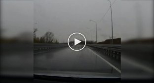 Быстрый водитель BMW устроил аварию на мосту в Волгоградской области