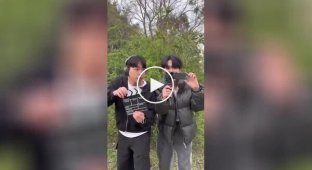 Режисер вчить пухнастих акторів правильно нявкати в кадрі