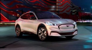 Конкурент Tesla: Ford анонсировал электрокар Mustang Mach-E (6 фото)