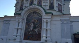 В церкви УПЦ МП появилась картина, как конь Петра I топчет украинский флаг