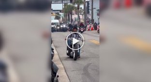 Мастер продемонстрировал свой стильный велосипед