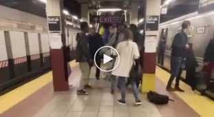 Самый спокойный чернокожий мужчина в метро