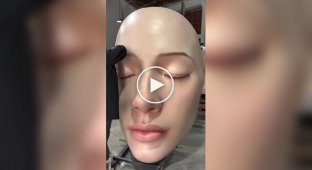 Realistic figures made of wax and silicone