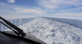 В Антарктиде откололся айсберг массой триллион тонн (5 фото)