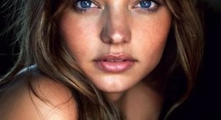 Miranda Kerr celebrated her 43rd birthday (10 photos)