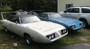 Два Plymouth RoadRunner простояли в гараже 40 лет и теперь их продают (80 фото)