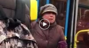 Женщина закатила истерику, сев не в тот автобус (мат)