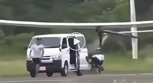 A group of Japanese students have designed this aircraft that can fly by simply turning the pedals.