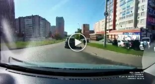 Столкновение мотоциклиста с машиной в Ижевске