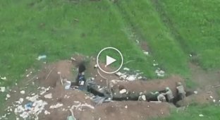 Бійці 3-ї штурмової бригади за підтримки бронетехніки штурмують орочі окопи у напрямку Бахмута