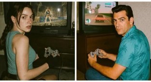 Characters play video games with themselves (10 photos)