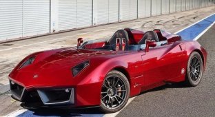 Codatronca Monza: два кресла и 700 сил (4 фото)
