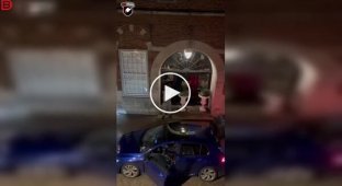 Прохожий с балкона заснял дерзкое ограбление ювелирки