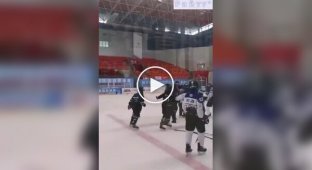 Young hockey players from Belarus and Korea fought hand-to-hand during the match