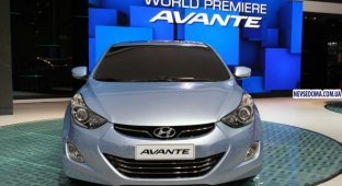 Hyundai Elantra представлен официально (10 фото)