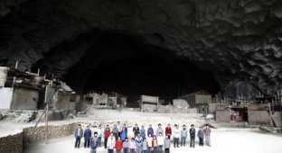 Троглодиты - жители пещер в Китае (8 фото)