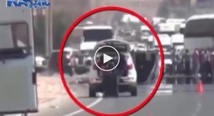 Взрыв автомобиля в Турции (жесть)