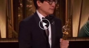 Трогательная и вдохновляющая речь актера Ке Хюи Куана при получении премии «Оскар»