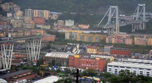Страшные последствия обрушения моста в Италии (19 фото)