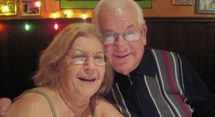 Прожившая вместе 69 лет пара умерла, держась за руки (2 фото)
