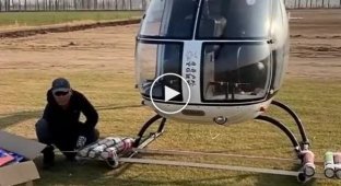 Китайский гражданский боевой вертолет с помощью фейерверка