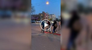 В Угорщині якісь генії зібрали божевільний самокат на чотирьох осіб