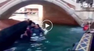 Tourists knock over gondola while taking selfies
