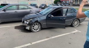 В Бийске пострадавшие избили пьяного виновника аварии (5 фото + 2 видео)