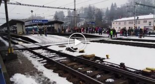 У Чехії сім'я мало не потрапила по поїздом