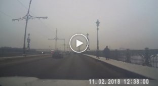 Испугал мужика на Троицком мосту в Петербурге (мат)